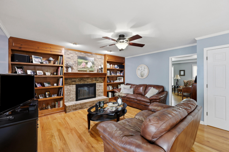 Listing Image 16