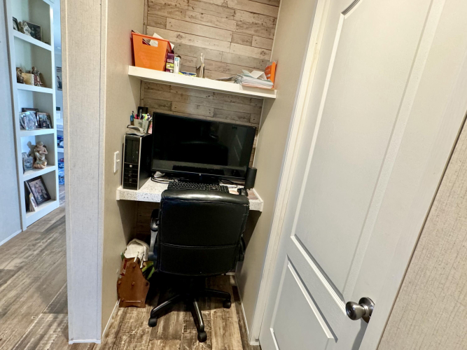 Listing Image 18
