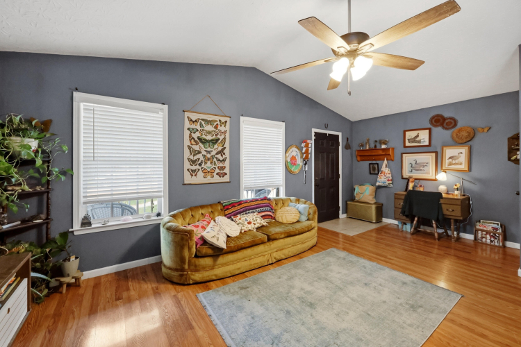 Listing Image 7