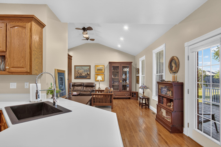 Listing Image 9