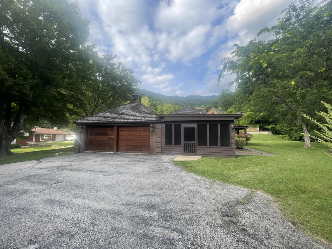 Listing Image 128