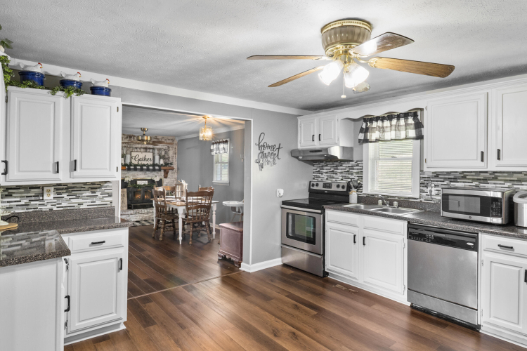 Listing Image 12