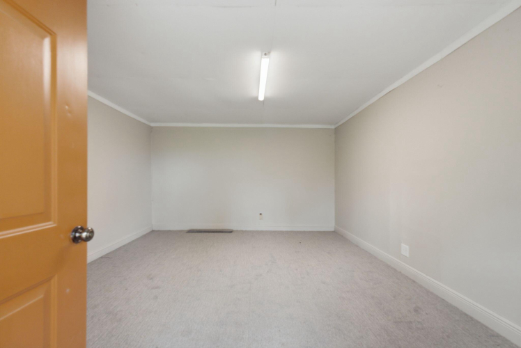 Listing Image 82