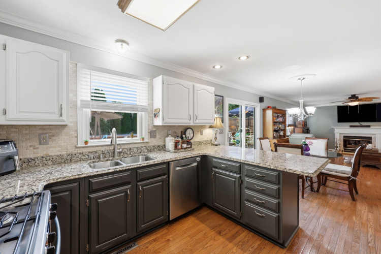 Listing Image 15
