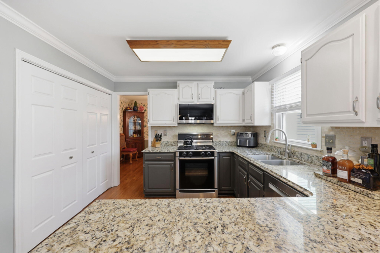 Listing Image 16