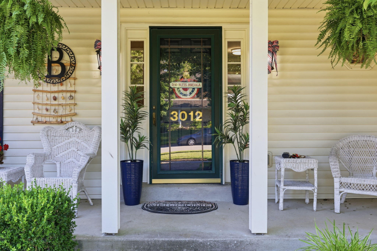 Listing Image 4