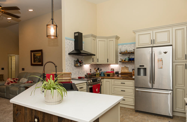 Listing Image 11