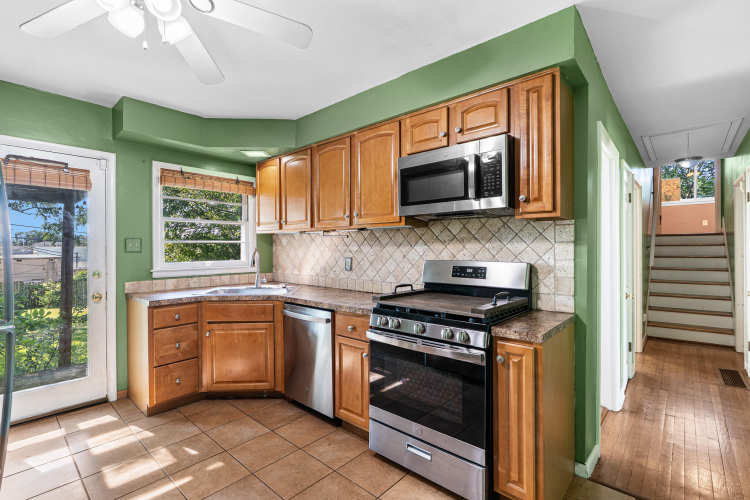 Listing Image 6