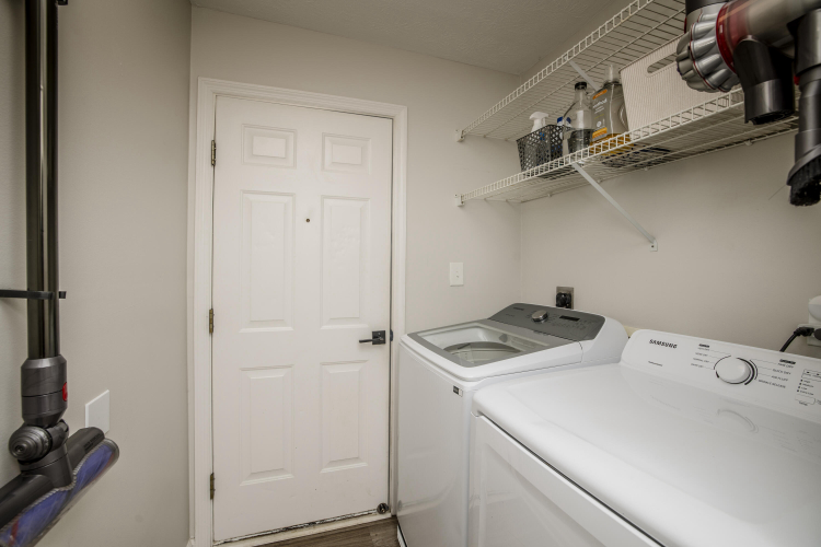 Listing Image 20