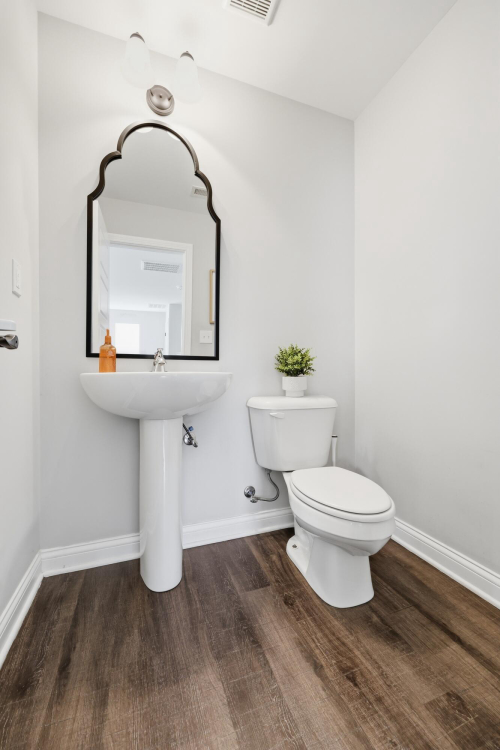 Listing Image 10