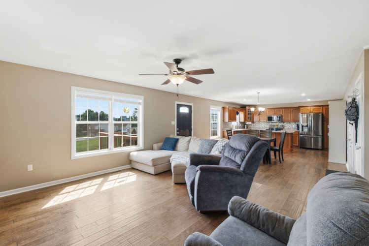 Listing Image 13