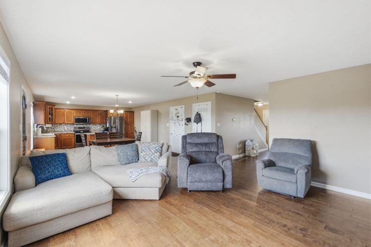 Listing Image 14