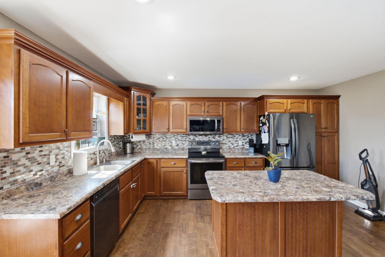 Listing Image 19