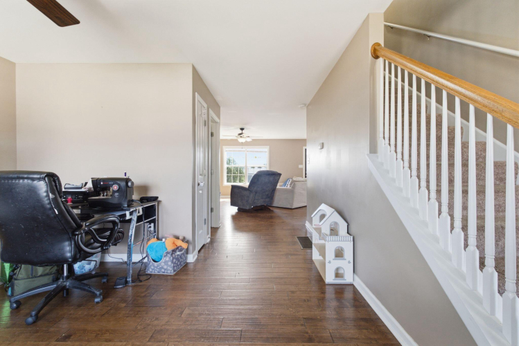 Listing Image 8
