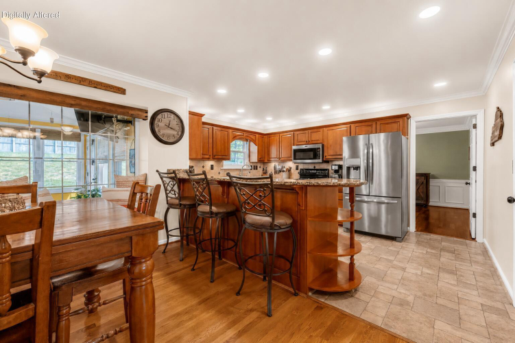 Listing Image 11