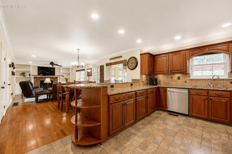 Listing Image 8