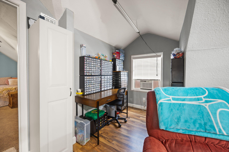 Listing Image 64