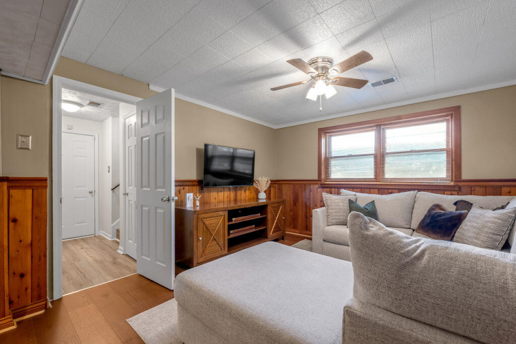 Listing Image 53