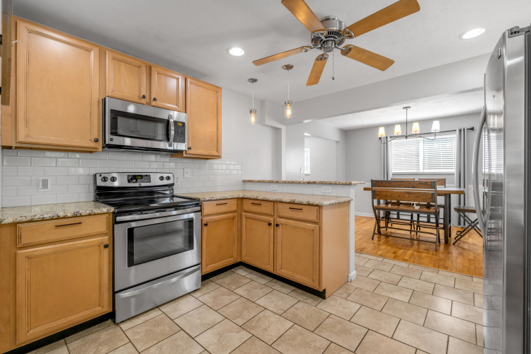 Listing Image 5