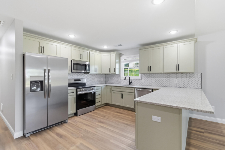 Listing Image 11