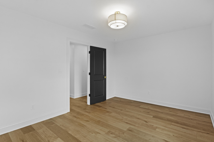Listing Image 30