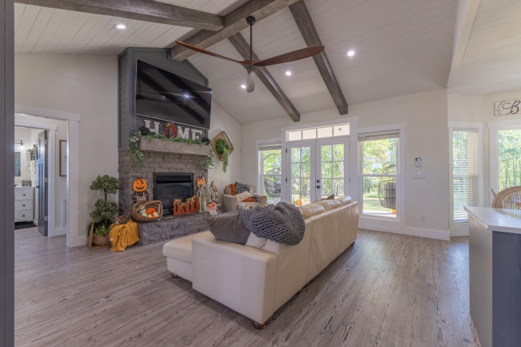 Listing Image 12