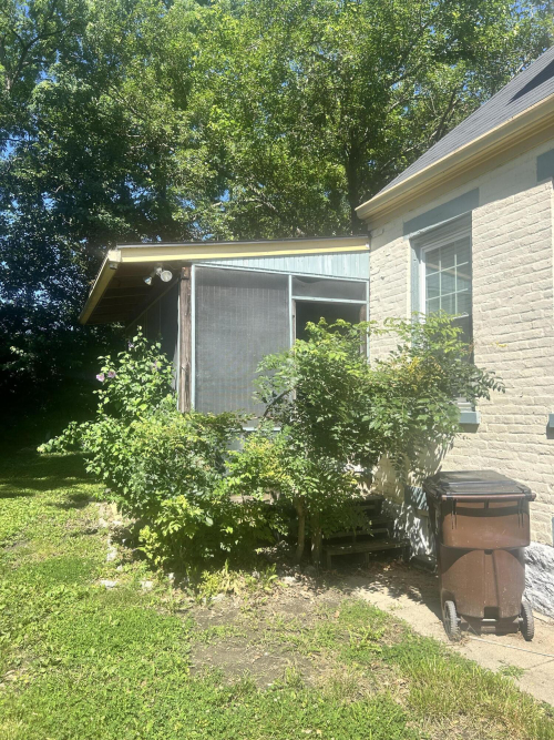 Listing Image 4