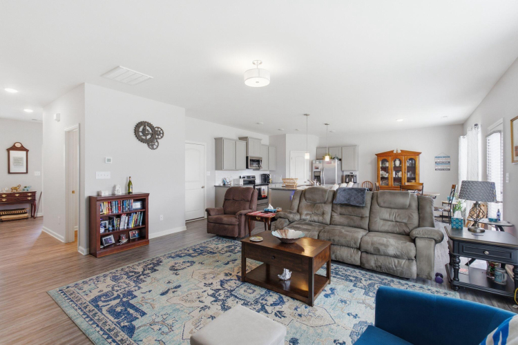 Listing Image 13