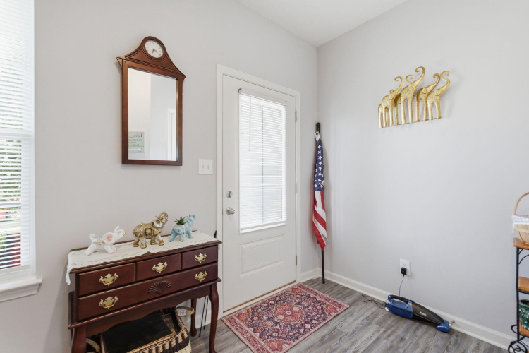 Listing Image 16