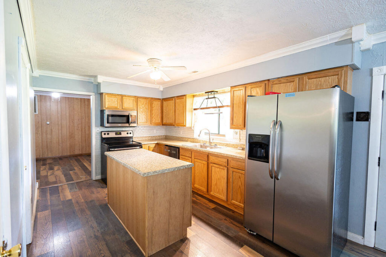 Listing Image 19