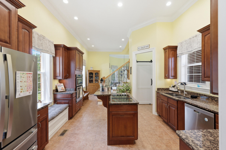 Listing Image 12