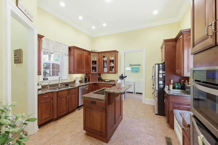 Listing Image 5