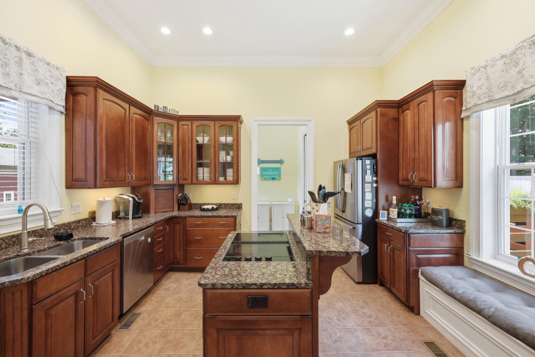 Listing Image 8