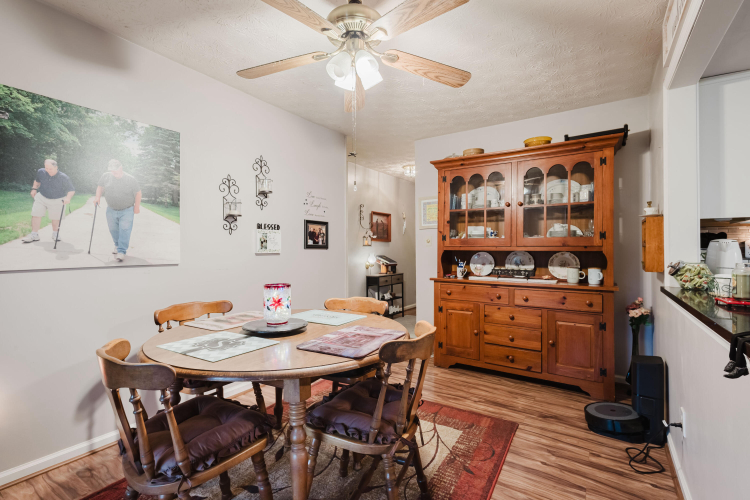 Listing Image 12
