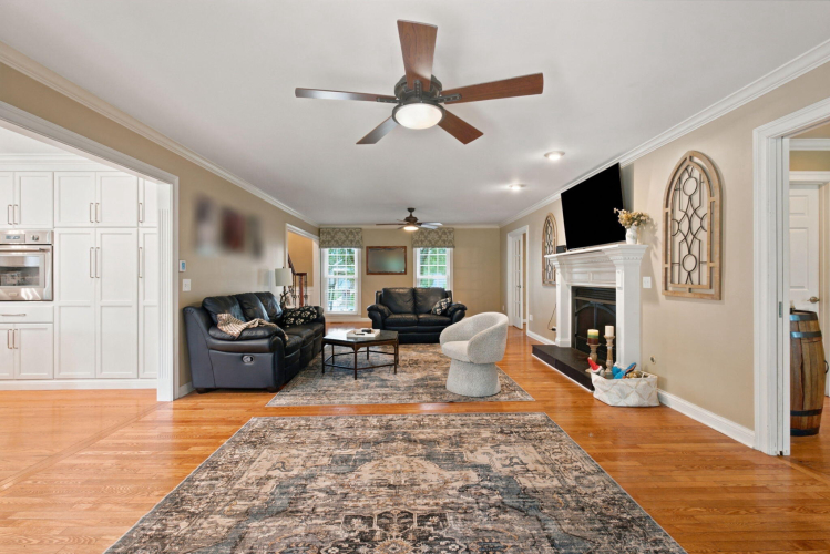 Listing Image 16
