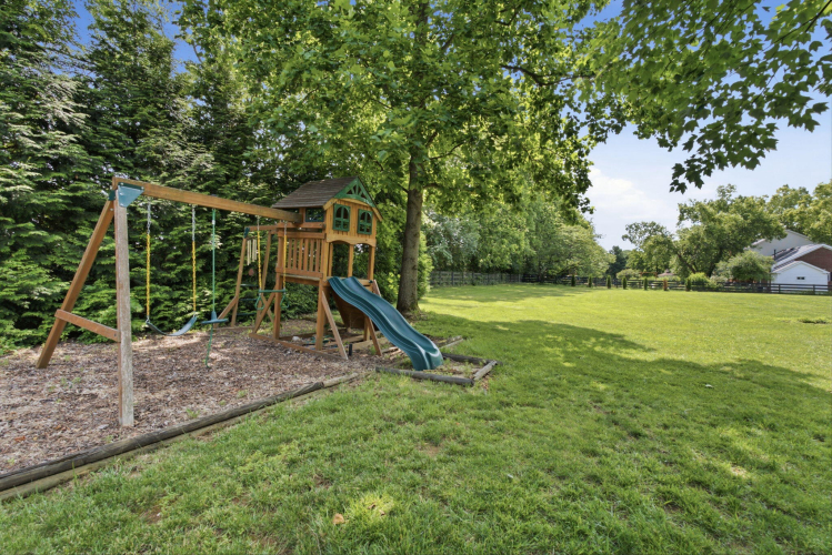 Listing Image 80
