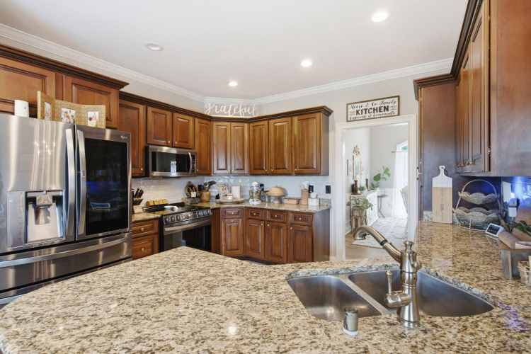 Listing Image 19