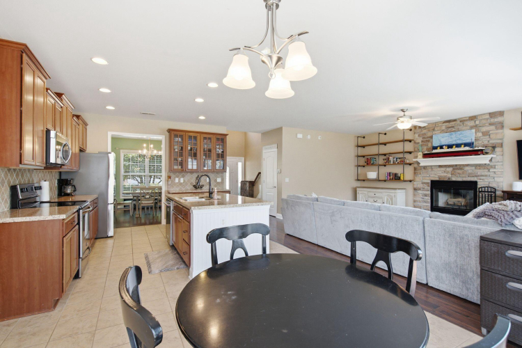 Listing Image 16