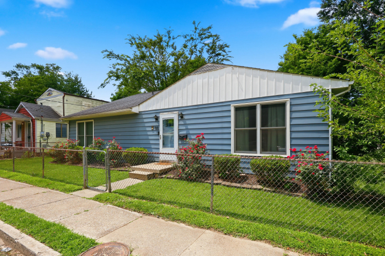 Listing Image 3