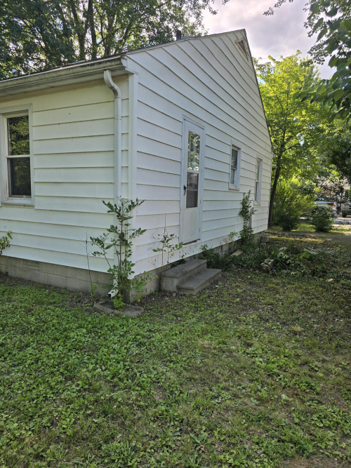 Listing Image 4