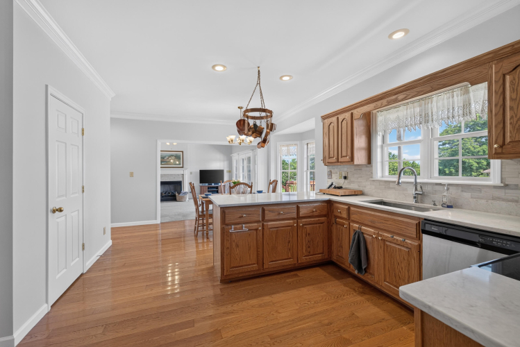 Listing Image 15