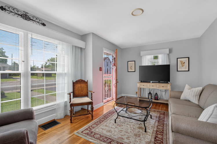 Listing Image 2