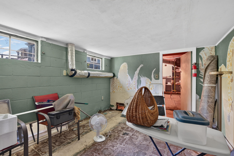 Listing Image 19
