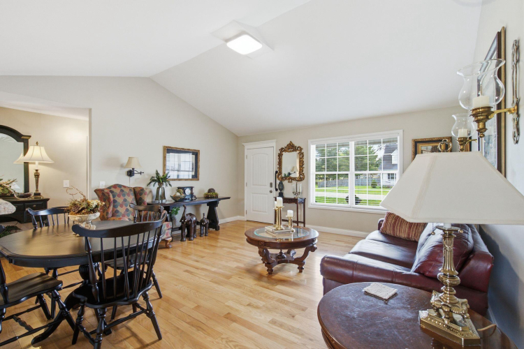 Listing Image 12