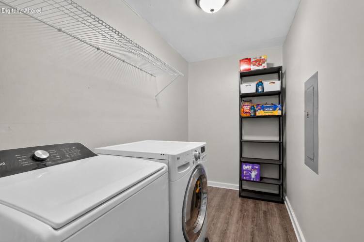 Listing Image 12