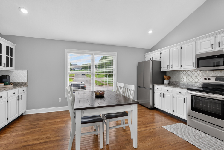 Listing Image 12