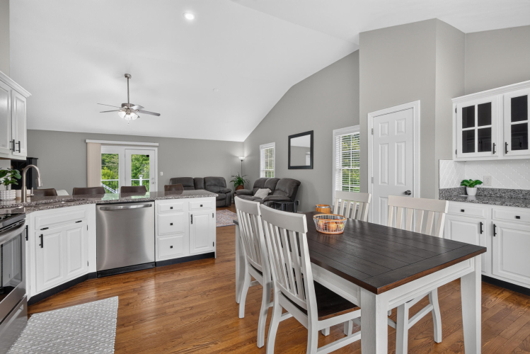 Listing Image 15