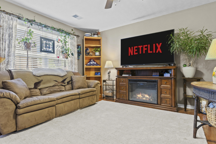 Listing Image 11