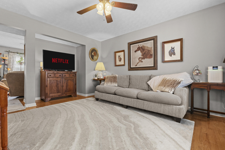 Listing Image 5