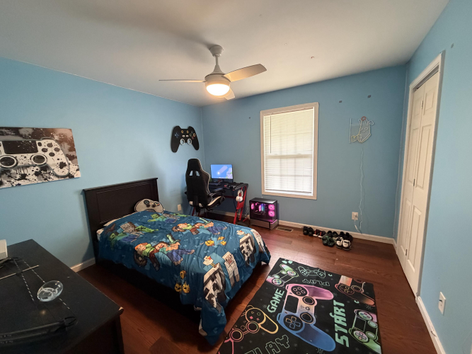 Listing Image 11